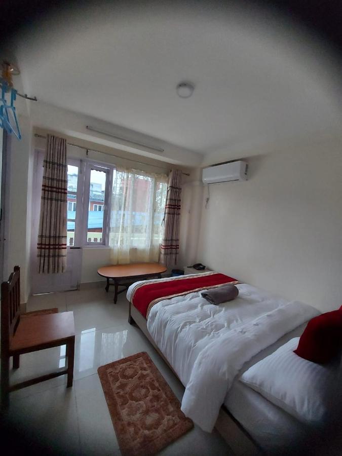 Om Bramha Hotel 加德满都 外观 照片