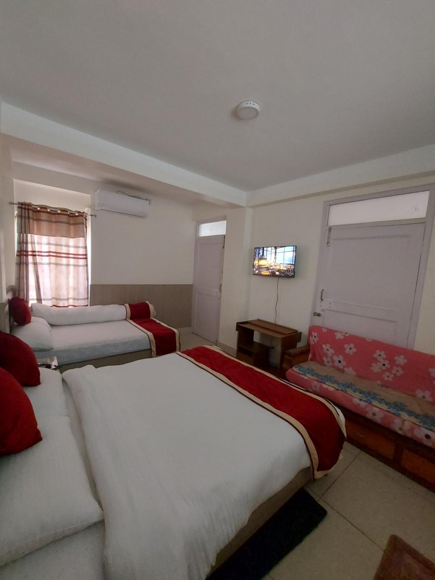 Om Bramha Hotel 加德满都 外观 照片