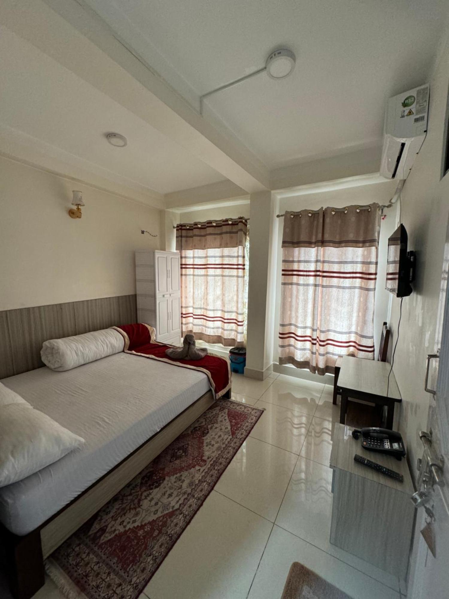 Om Bramha Hotel 加德满都 外观 照片